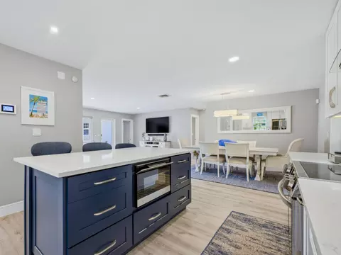 Kitchen - 2020 NE 26th St, Lighthouse Point, FL 33064 photo 7 of 7