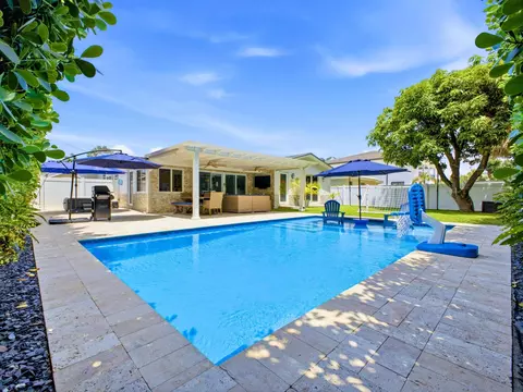 Exterior - 2020 NE 26th St, Lighthouse Point, FL 33064 photo 2 of 14