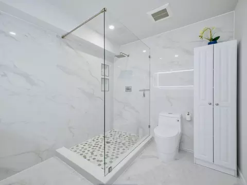 Bath - 2020 NE 26th St, Lighthouse Point, FL 33064 photo 5 of 5
