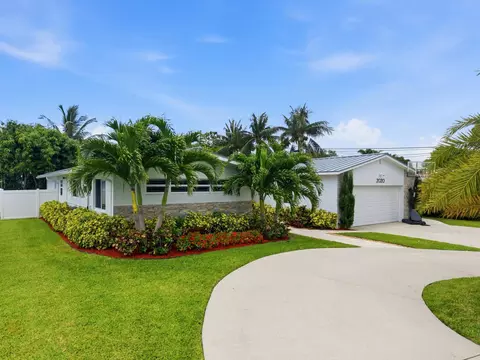 Exterior - 2020 NE 26th St, Lighthouse Point, FL 33064 photo 3 of 14