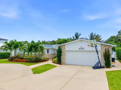 Exterior - 2020 NE 26th St, Lighthouse Point, FL 33064 photo 5 of 14