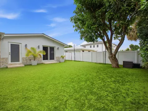 Exterior - 2020 NE 26th St, Lighthouse Point, FL 33064 photo 13 of 14