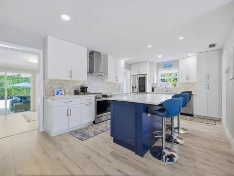 Kitchen - 2020 NE 26th St, Lighthouse Point, FL 33064 photo 1 of 7