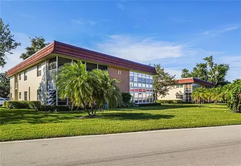 21 Pine Arbor Ln #104, Vero Beach, FL 32962