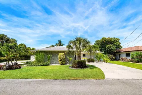 106 Periwinkle Dr, Hypoluxo, FL 33462