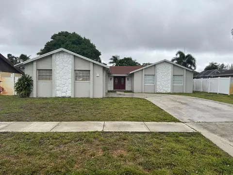 589 Cashiers Dr, West Palm Beach, FL 33413