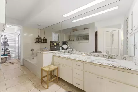 Bath - 5370 SE Merion Way, Stuart, FL 34997 photo 1 of 3