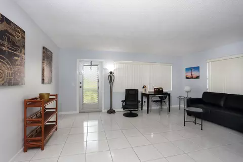331 Windsor O, West Palm Beach, FL 33417
