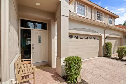 33 Monterey Pointe Dr, Palm Beach Gardens, FL 33418