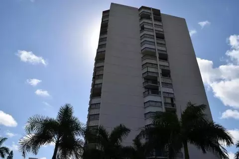 2425 Presidential Way #1905, West Palm Beach, FL 33401