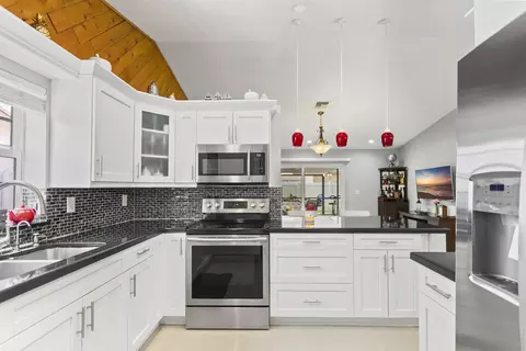 8620 NW 48th St, Lauderhill, FL 33351