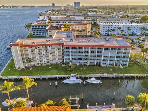 105 Paradise Harbour Blvd #108, North Palm Beach, FL 33408