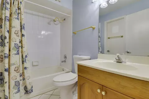 Bath - 3061 SE Aster Ln #302, Stuart, FL 34994 photo 2 of 2