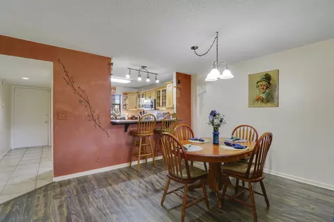 Dining - 3061 SE Aster Ln #302, Stuart, FL 34994 photo 4 of 4