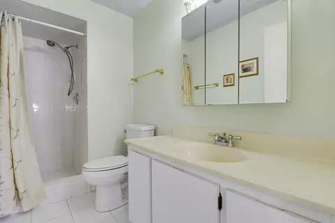 Bath - 3061 SE Aster Ln #302, Stuart, FL 34994 photo 1 of 2