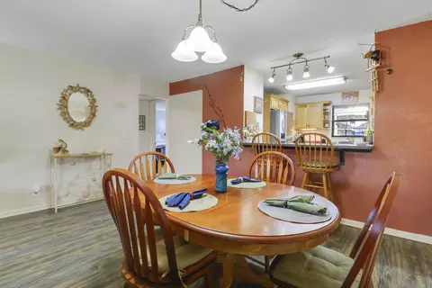 Dining - 3061 SE Aster Ln #302, Stuart, FL 34994 photo 3 of 4