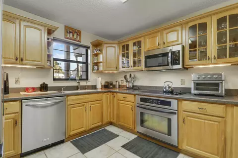 Kitchen - 3061 SE Aster Ln #302, Stuart, FL 34994 photo 3 of 5