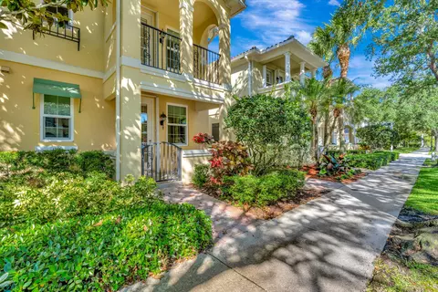 216 Barcelona Dr, Jupiter, FL 33458