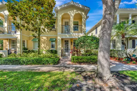 216 Barcelona Dr, Jupiter, FL 33458