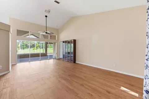 Living - 1960 SE 9th Ave, Okeechobee, FL 34974 photo 2 of 6