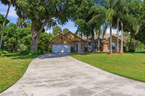 Exterior - 1960 SE 9th Ave, Okeechobee, FL 34974 photo 2 of 11