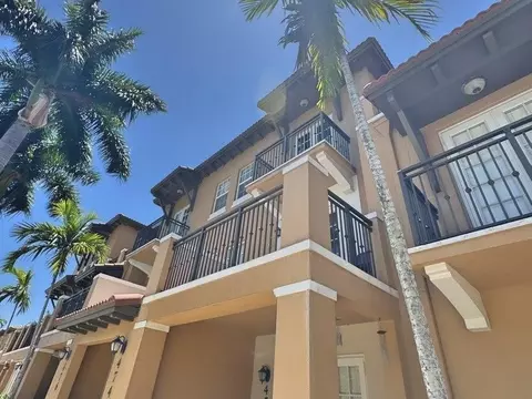 474 SW 147th Ave, Pembroke Pines, FL 33027