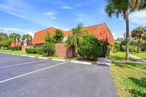 8337 N Coral Cir, North Lauderdale, FL 33068