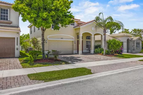 Exterior - 5040 SE Graham Dr, Stuart, FL 34997 photo 2 of 8