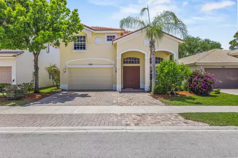 Exterior - 5040 SE Graham Dr, Stuart, FL 34997 photo 4 of 8