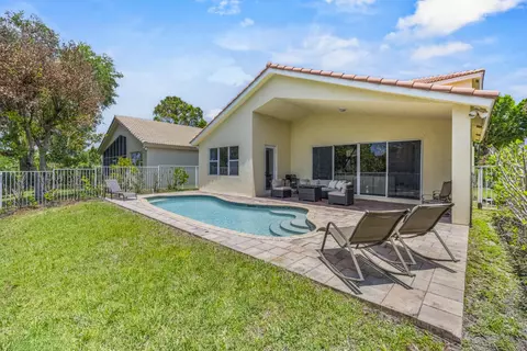 Exterior - 5040 SE Graham Dr, Stuart, FL 34997 photo 5 of 8