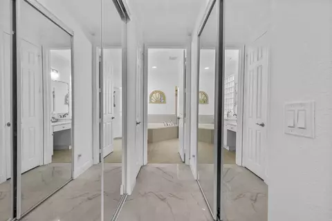 Entry Way - 5040 SE Graham Dr, Stuart, FL 34997 photo 2 of 5