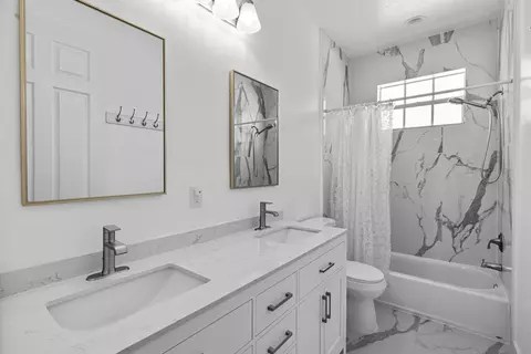 Bath - 5040 SE Graham Dr, Stuart, FL 34997 photo 4 of 4