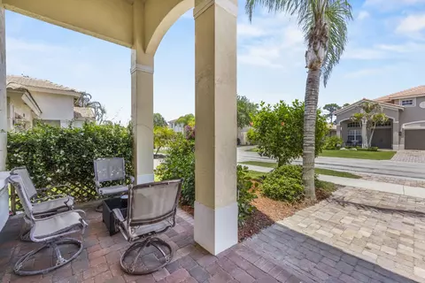 Exterior - 5040 SE Graham Dr, Stuart, FL 34997 photo 7 of 8