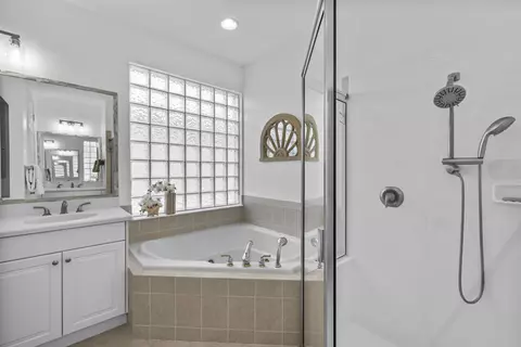 Bath - 5040 SE Graham Dr, Stuart, FL 34997 photo 3 of 4