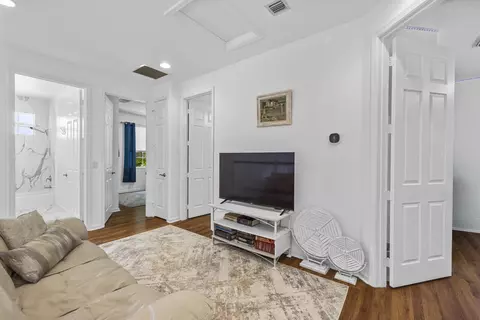 Entry Way - 5040 SE Graham Dr, Stuart, FL 34997 photo 3 of 5