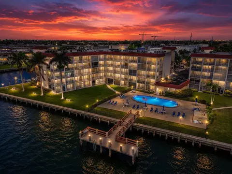 100 Paradise Harbour Blvd #307, North Palm Beach, FL 33408