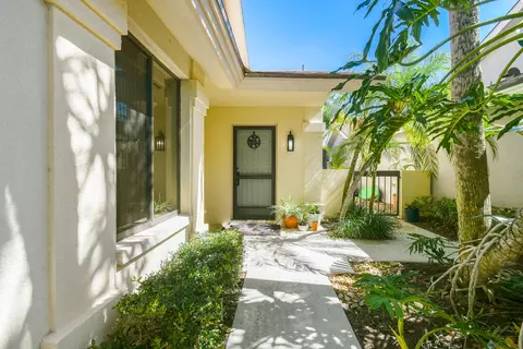 137 Harbourside Cir, Jupiter, FL 33477 photo 2