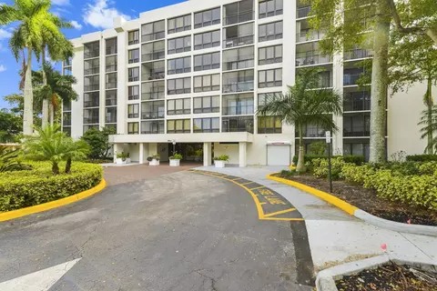 5951 Wellesley Park Dr #304, Boca Raton, FL 33433