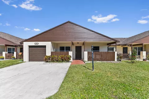 8515 Lake Point Ct, Lake Worth, FL 33467