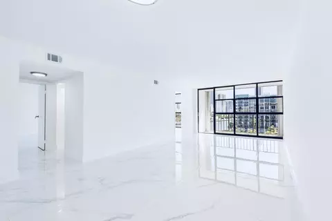 600 Parkview Dr #718, Hallandale Beach, FL 33009