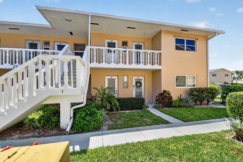 2111 NE 1st Ct #204, Boynton Beach, FL 33435