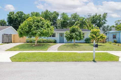 4366 Bamboo Dr, Palm Beach Gardens, FL 33410