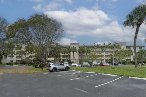 2905 Victoria Pl #G4, Coconut Creek, FL 33066