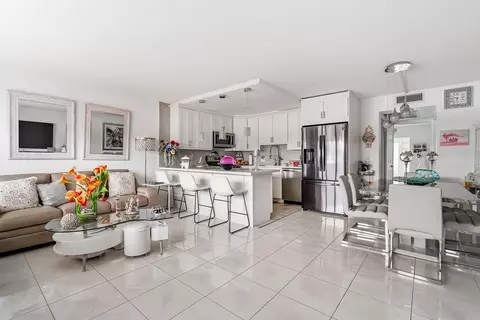 1012 Lincoln #1012, Boca Raton, FL 33434