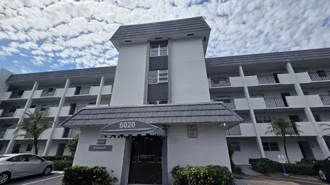 6020 NW 44th St #108, Lauderhill, FL 33319