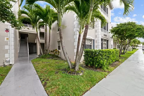 2861 N Oakland Forest Dr #202, Oakland Park, FL 33309