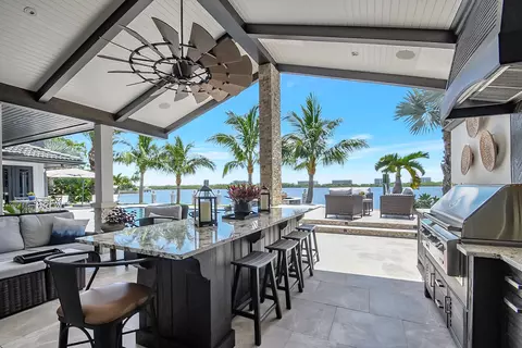 1 Duke Dr, Lake Worth Beach, FL 33460