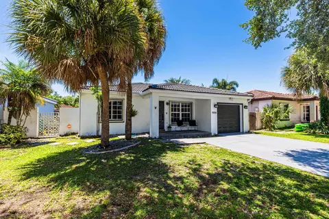 Exterior - 9058 NW 192nd Ter, Miami Lakes, FL 33018 photo 2 of 4