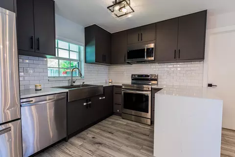 Kitchen - 9058 NW 192nd Ter, Miami Lakes, FL 33018 photo 2 of 3