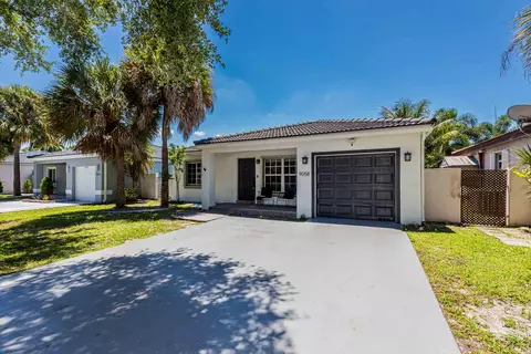 Exterior - 9058 NW 192nd Ter, Miami Lakes, FL 33018 photo 4 of 4